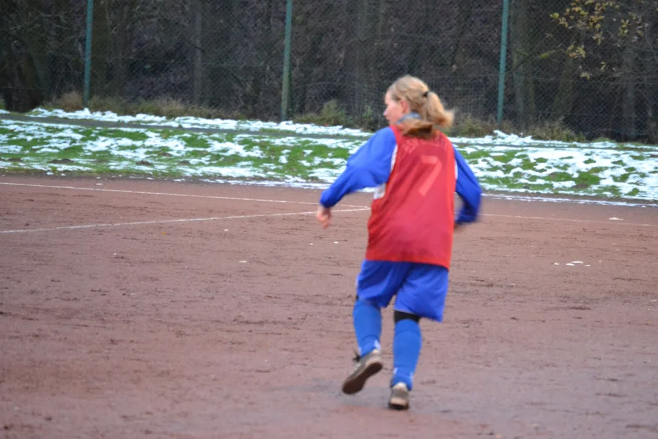 ... wo sie ihn nach einem Doppelpass wiederbekommt ... wo sie ihn nach einem Doppelpass wiederbekommt