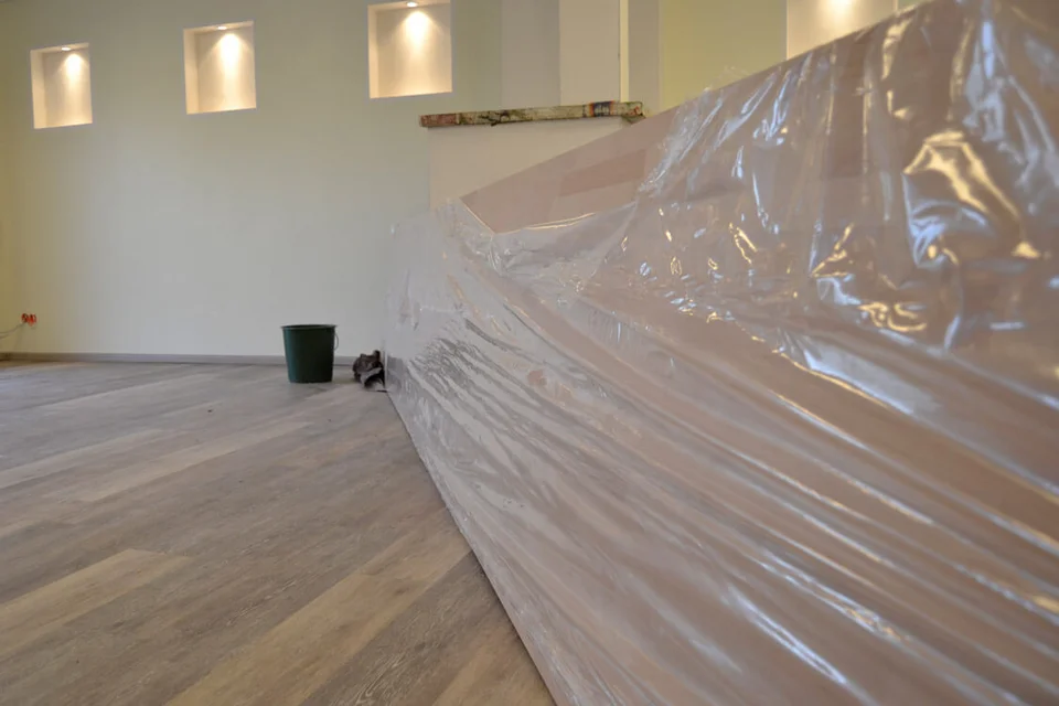 Die neue Theke: die Arbeitsplatte der neu gestalteten Theke besteht aus Holz Die neue Theke: die Arbeitsplatte der neu gestalteten Theke besteht aus Holz