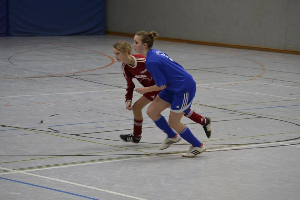 Machten sich klein: Jacqueline Holtz und ihre Gegenspielerin