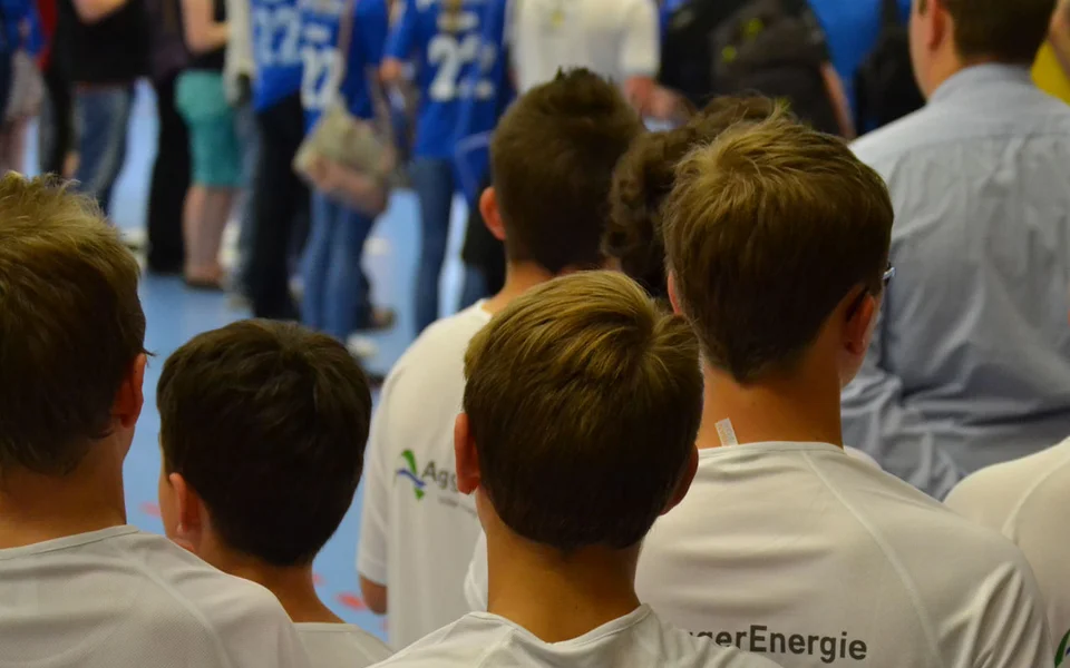 Die Kinder während der offiziellen Verabschiedung der Abgänge Die Kinder während der offiziellen Verabschiedung der Abgänge