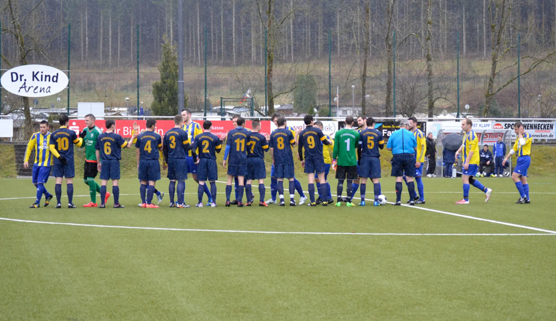 Bei strömendem Regen bekamen die Zuschauer ein Unentschieden der besseren Sorte zu Gesicht