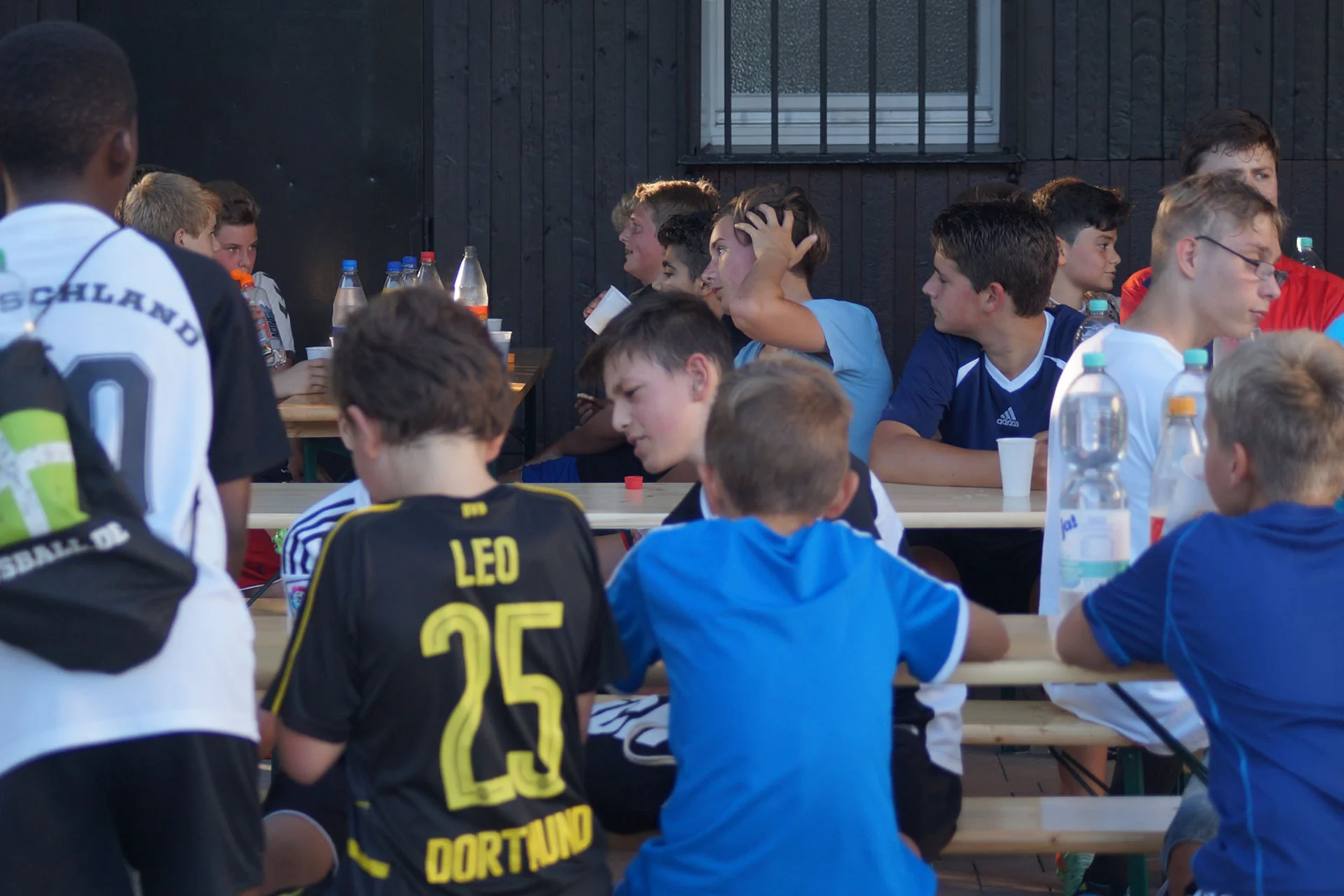 Die U13, U15 und U17 nutzten das gemeinsame Grillen, um sich besser kennenzulernen