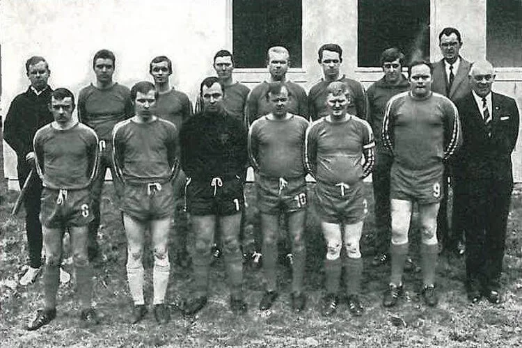 1969 – Die Erste stürzt ins Mittelfeld der 1. Kreisklasse ab 1969 – Die Erste stürzt ins Mittelfeld der 1. Kreisklasse ab