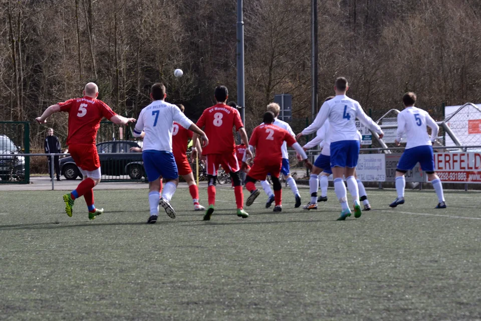 Mann gegen Mann: der BSV Bielstein bei der Verteidigung eines Eckballs Mann gegen Mann: der BSV Bielstein bei der Verteidigung eines Eckballs