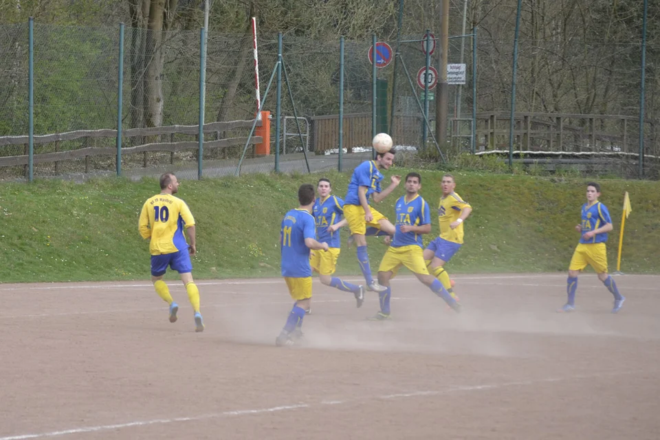 Kevin Müller klärt den Ball aus der Gefahrenzone