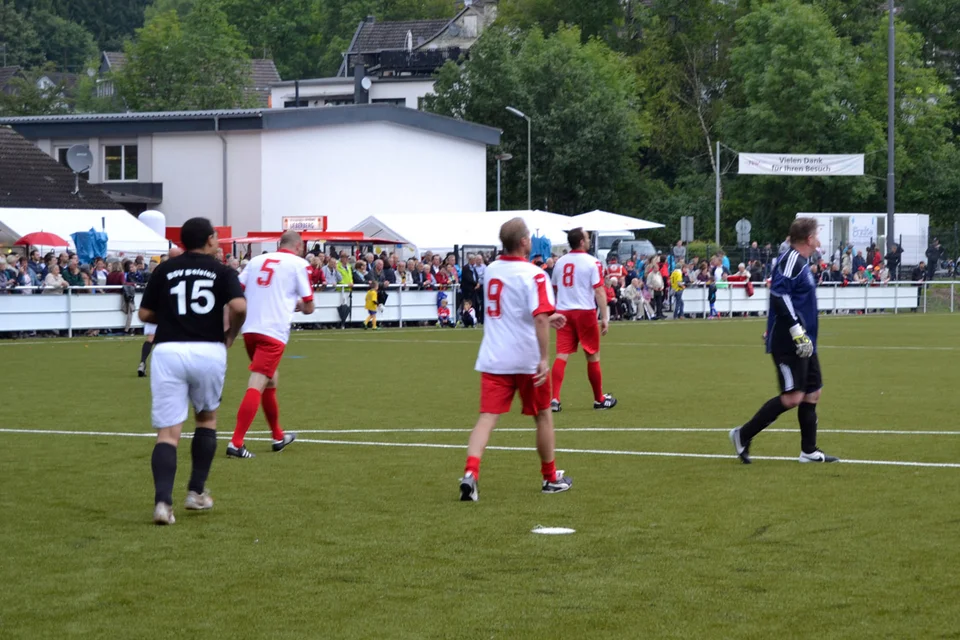 Ecke abgefangen, Angriff eingeleitet: Siggi Kampka zeigte die gesamte Palette des modernen Torwartspiels