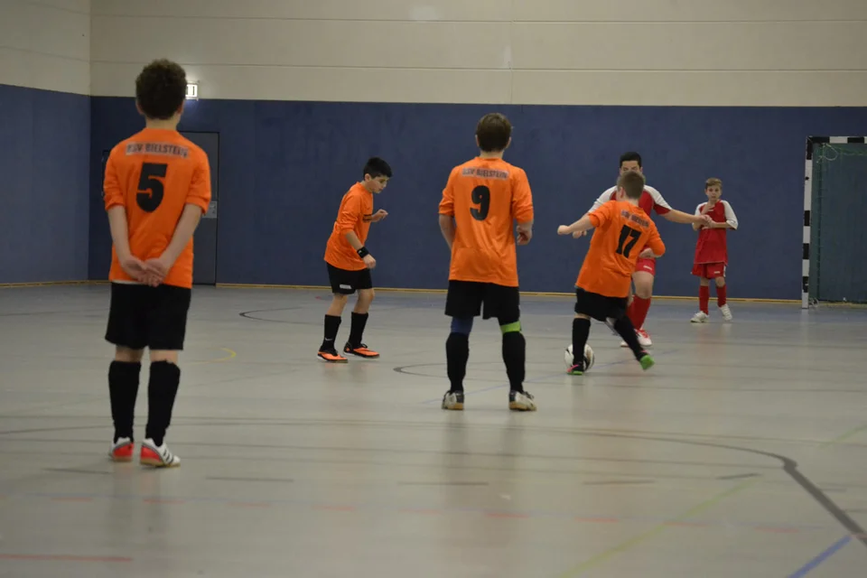 Gavin beobachtet das rege Treiben im Mittelfeld sehr entspannt Gavin beobachtet das rege Treiben im Mittelfeld sehr entspannt