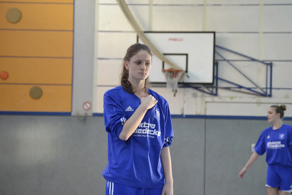 Vivian Schulte beim Aufwärmen vor dem ersten Spiel