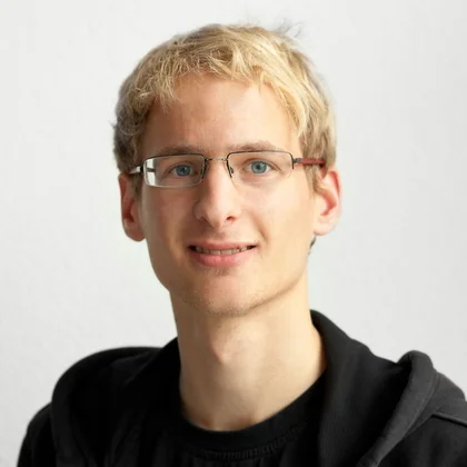 Benjamin Gries ist Spieler, Trainer und Pressesprecher des Vereins Benjamin Gries ist Spieler, Trainer und Pressesprecher des Vereins