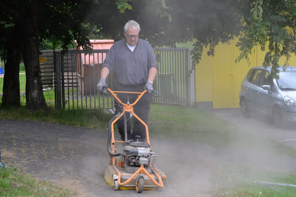 Holte den Dreck mit einer Art Staubsauger aus den Fugen: Lothar Vollmer