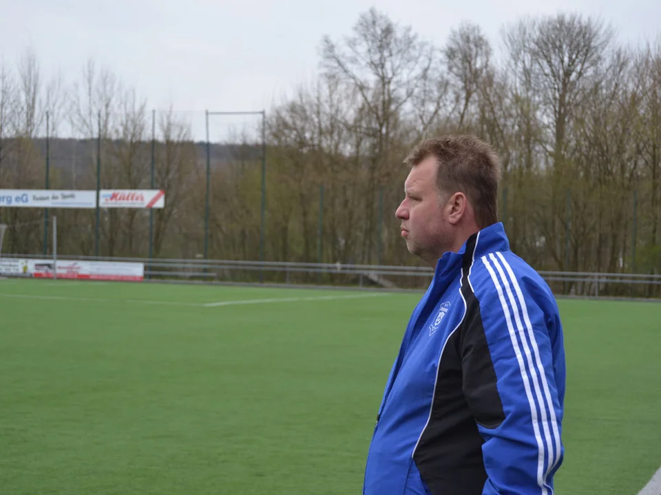 Thomas Tröster sah heute nicht die beste Leistung seiner Mannschaft, konnte mit dem Remis aber trotzdem gut leben Thomas Tröster sah heute nicht die beste Leistung seiner Mannschaft, konnte mit dem Remis aber trotzdem gut leben