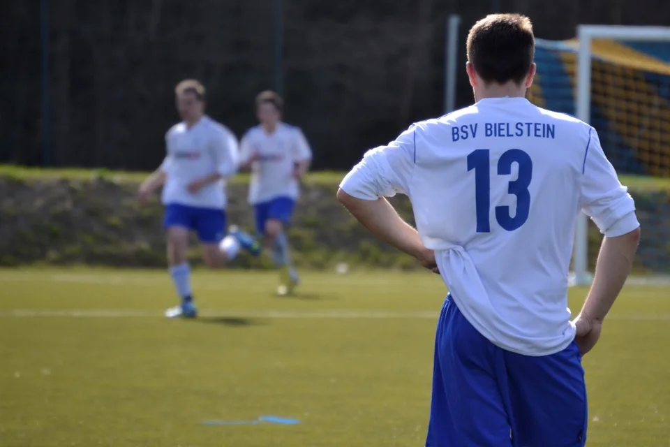 Einigermaßen ratlos: der eingewechselte Sören Heinzelmann ...