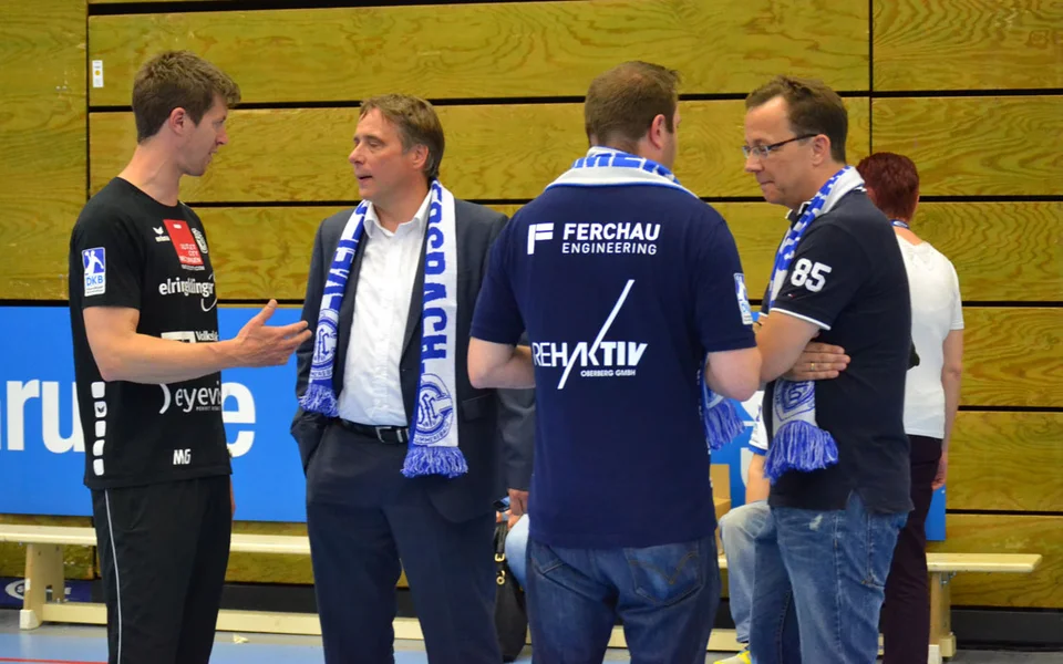 Auf Frank Flatten (2.v.l.) und Jörg Timmerbeil (4.v.l.) wartet viel Arbeit Auf Frank Flatten (2.v.l.) und Jörg Timmerbeil (4.v.l.) wartet viel Arbeit