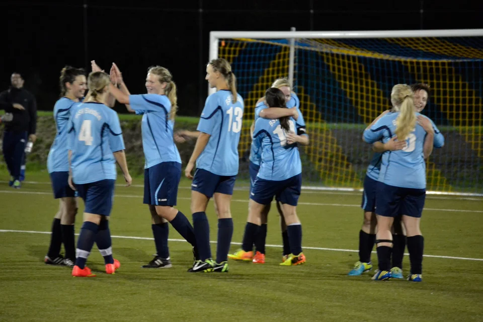 Die gesamte Mannschaft lieferte sowohl offensiv als auch defensiv eine richtig starke Leistung und bejubelte am Ende einen verdienten Sieg Die gesamte Mannschaft lieferte sowohl offensiv als auch defensiv eine richtig starke Leistung und bejubelte am Ende einen verdienten Sieg