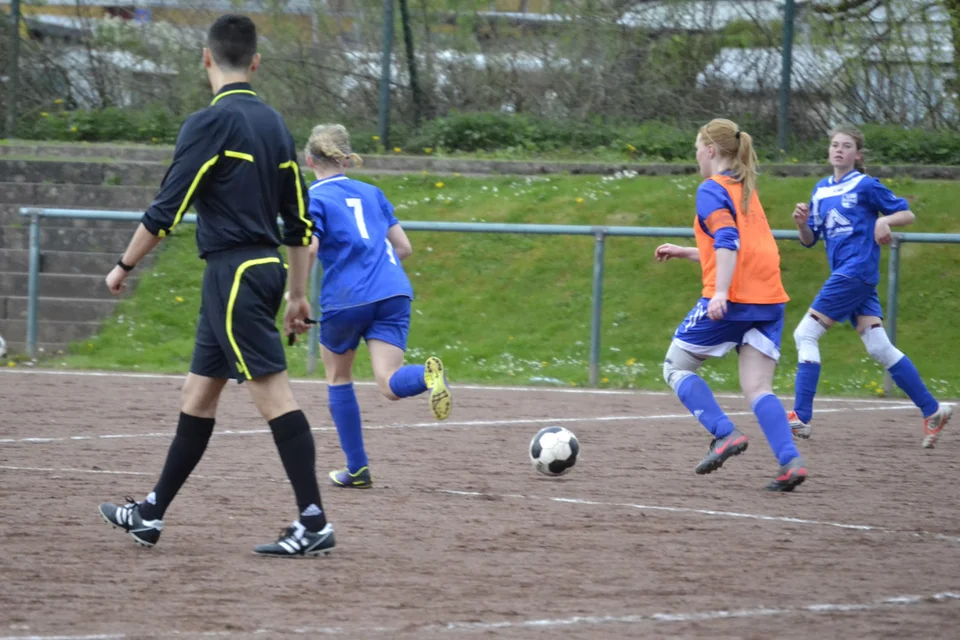 Ronja Bestgen mit einem seltenen Vorstoß in die gegnerische Hälfte Ronja Bestgen mit einem seltenen Vorstoß in die gegnerische Hälfte