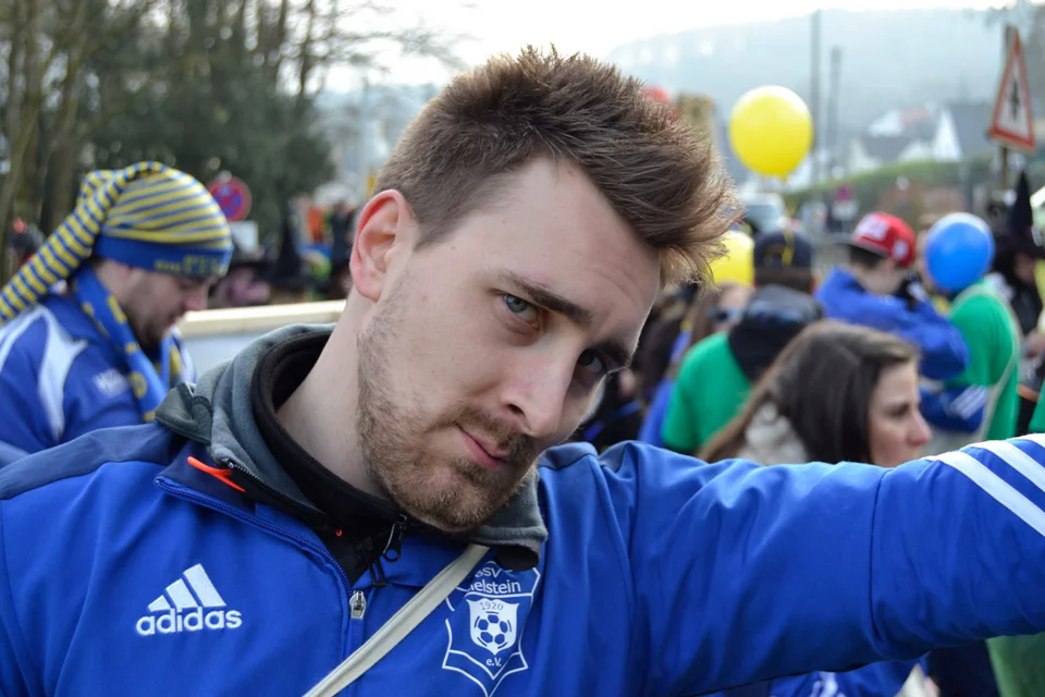 Sören Heinzelmann (25), männlich, sucht (nicht) Sören Heinzelmann (25), männlich, sucht (nicht)