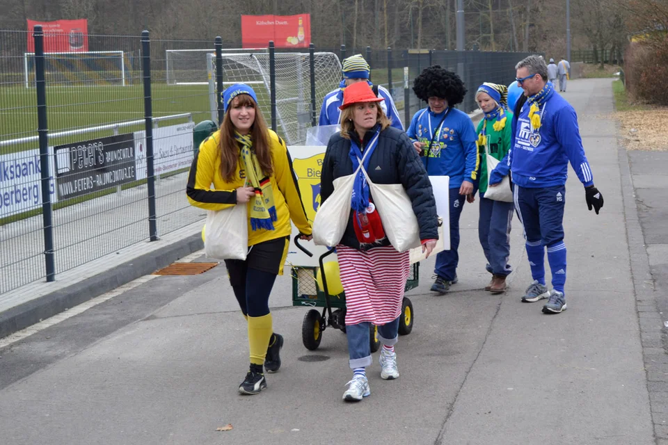 „Irgendwas läuft hier falsch“ - während die Männer gemütlich hinterhergehen, müssen die Frauen ziehen „Irgendwas läuft hier falsch“ - während die Männer gemütlich hinterhergehen, müssen die Frauen ziehen