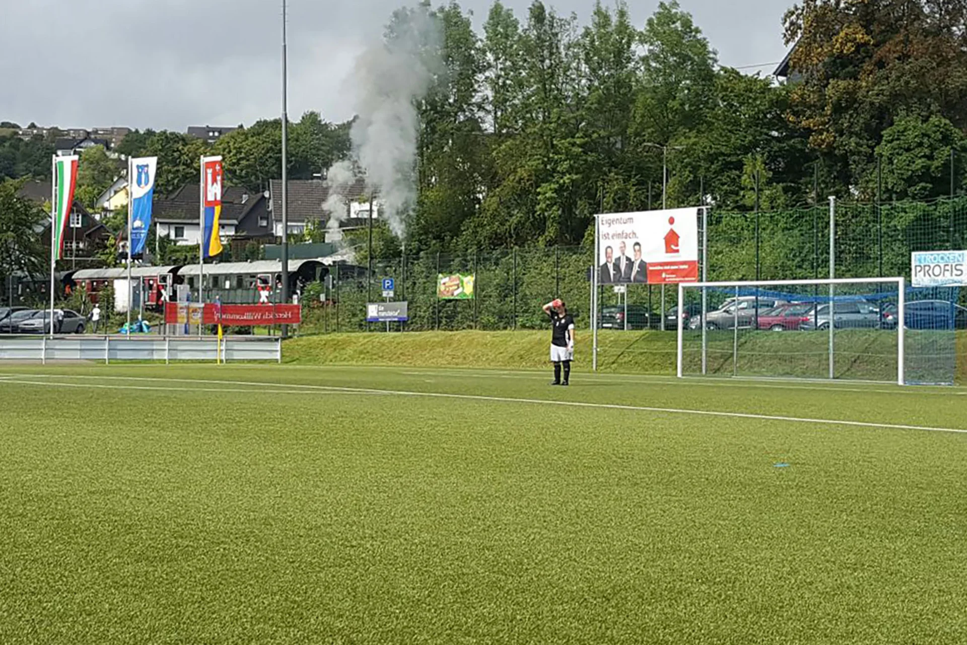 Wenig beschäftigt: Tanja beobachtet das offensive Treiben ihrer Mannschaft