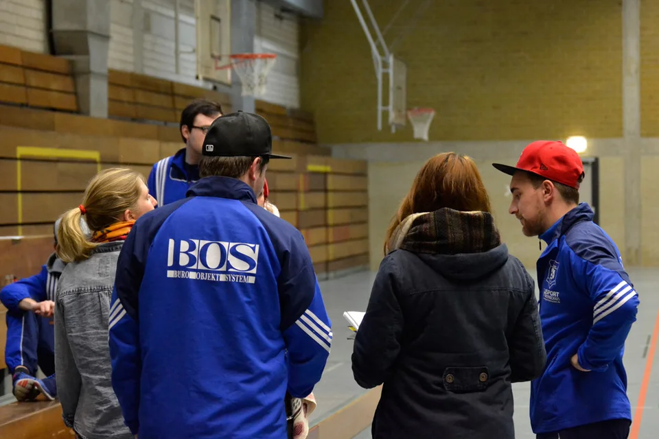 Wer möchte Pizza: Goli Chahardahcherik nimmt die Bestellungen entgegen Wer möchte Pizza: Goli Chahardahcherik nimmt die Bestellungen entgegen