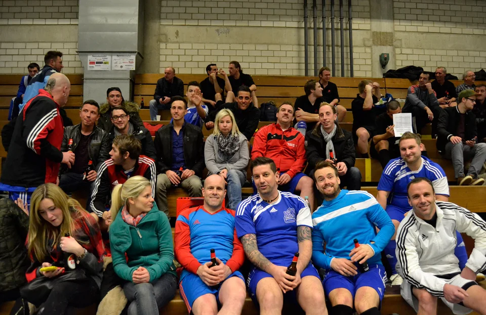 Wohin man auch blickte: überall sah man zufriedene und glückliche Gesichter auf den Tribünen Wohin man auch blickte: überall sah man zufriedene und glückliche Gesichter auf den Tribünen