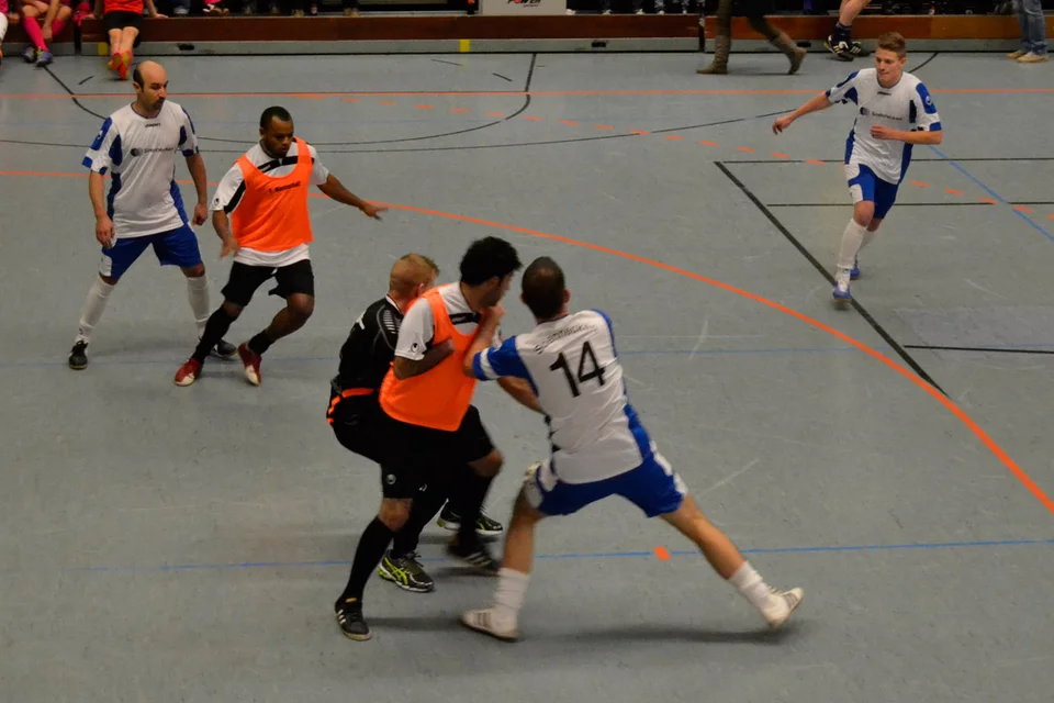 Schöne Judoeinlage: teilweise arbeiteten die Spieler auch mit unlauteren Mitteln Schöne Judoeinlage: teilweise arbeiteten die Spieler auch mit unlauteren Mitteln