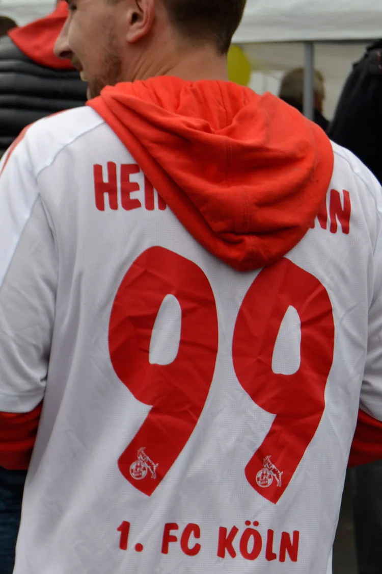 Hüpfte in sein Trikot mit der Nr. 99: Sören „Mr. Ding Dong“ Heinzelmann