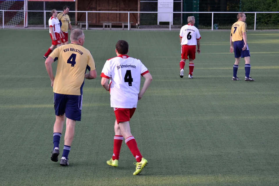 Thorsten Prangenberg versucht, seiner Bewachung wegzulaufen Thorsten Prangenberg versucht, seiner Bewachung wegzulaufen