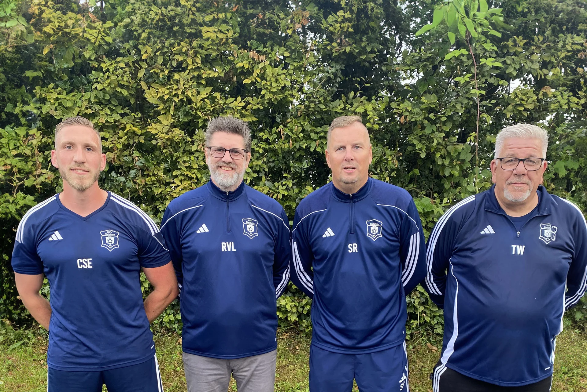 Das Trainerteam der Ersten Herren hat seine Zusage für die kommende Spielzeit genauso gegeben wie ...