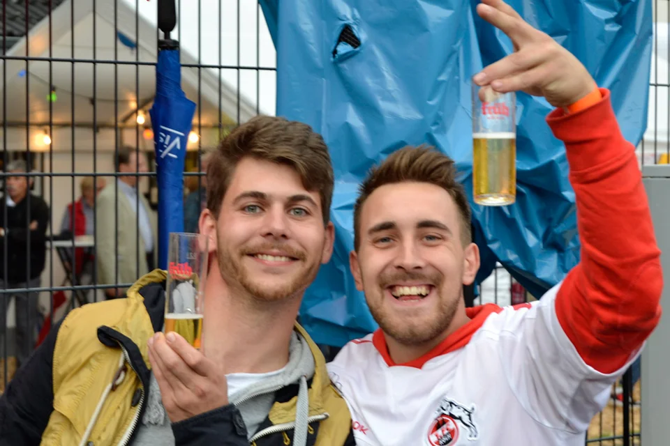 Hatten ihren Spaß: David Kaune und Sören Heinzelmann am Seitenrand