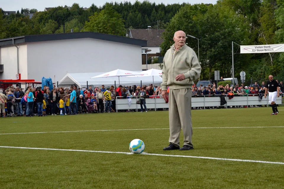 Dem langjährigen Vereinsmitglied und Bielsteiner Original Josef „Jupp“ Wendeler war es vorbehalten ...
