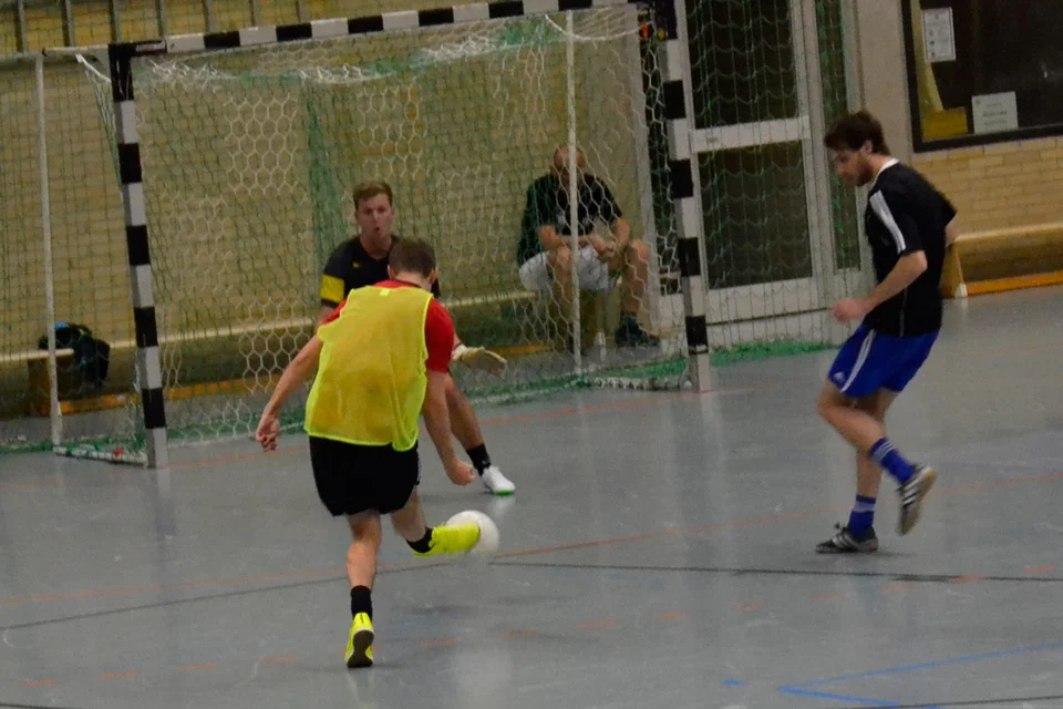 Tor für Bielstein: Felix Bröcher überlistet André Kühn im Tor der anderen Bielsteiner Tor für Bielstein: Felix Bröcher überlistet André Kühn im Tor der anderen Bielsteiner