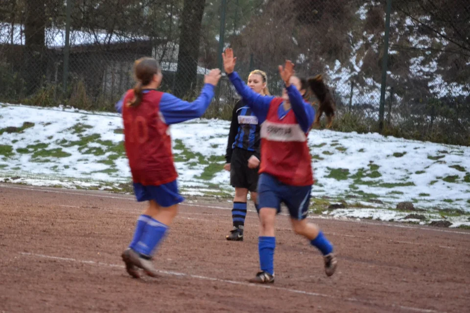 Das musste gefeiert werden: Nina und Elena klatschen ab Das musste gefeiert werden: Nina und Elena klatschen ab