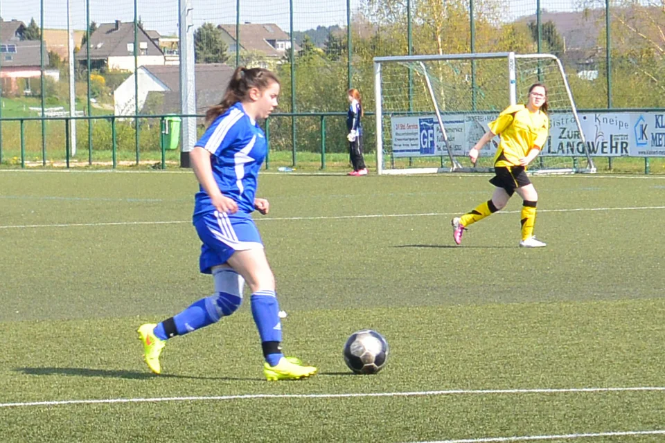 Trotz Verletzung nicht aufzuhalten: Annalena Müllenmeister auf dem Weg zu Tor 3 Trotz Verletzung nicht aufzuhalten: Annalena Müllenmeister auf dem Weg zu Tor 3