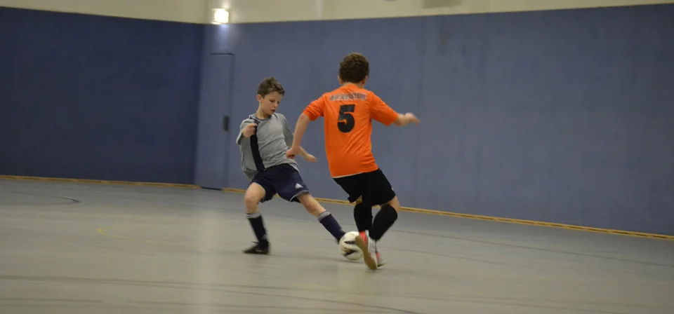 Gavin im Zweikampf mit einem Dümmlinghausener Akteur Gavin im Zweikampf mit einem Dümmlinghausener Akteur