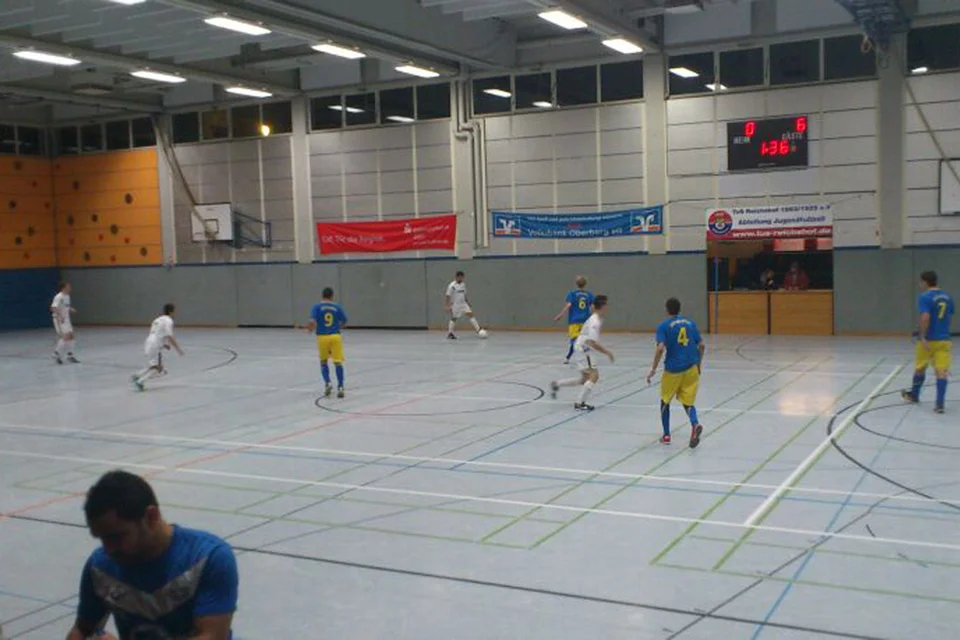 Die Nachbarn aus Weiershagen schoss man mit 6:0 aus der Halle