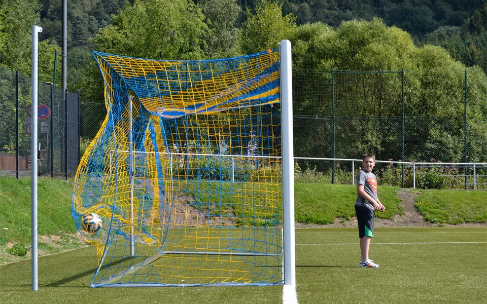 Das erste Tor: Sven Sadowski trifft ins linke Eck