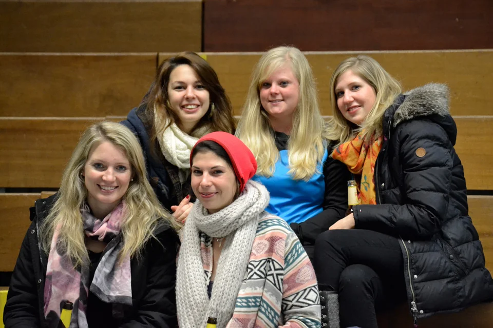 Sorgten wieder einmal für optische (und auch spielerische) Highlights: Goli Chahardahcherik, Lena Naeschen und Denise Dünkelmann (oben, v.l.n.r.) sowie Katharina Schmidt und Cathrin Heim (unten, v.l.n.r.) stellvertretend für alle anwesenden Mädels Sorgten wieder einmal für optische (und auch spielerische) Highlights: Goli Chahardahcherik, Lena Naeschen und Denise Dünkelmann (oben, v.l.n.r.) sowie Katharina Schmidt und Cathrin Heim (unten, v.l.n.r.) stellvertretend für alle anwesenden Mädels