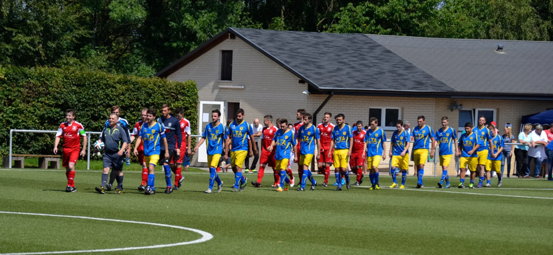 Im Eröffnungsspiel setzt es für unsere Erste gegen die Gastgeber aus Marienhagen eine 0:2 Niederlage