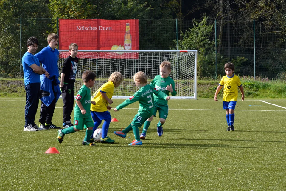 ... wird von drei Bröltalern attackiert ... ... wird von drei Bröltalern attackiert ...