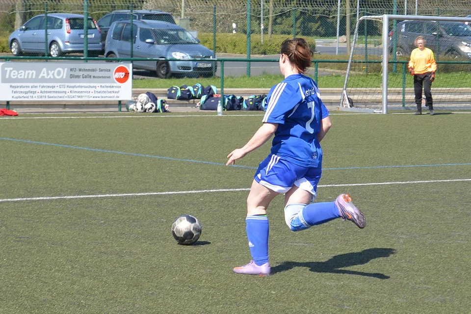 Dynamisch: Astrid Morville sprintet aufs Tor zu Dynamisch: Astrid Morville sprintet aufs Tor zu