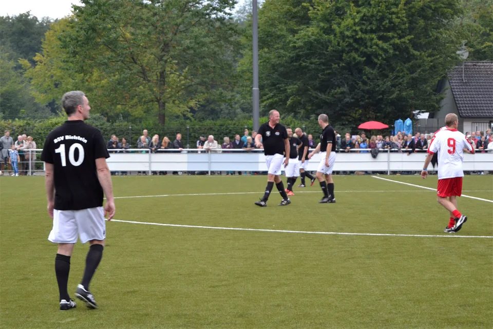 Toooooor für den BSV Bielstein: Thorsten Prangenberg trifft aus 45 Metern zum 3:23 Anschlusstreffer