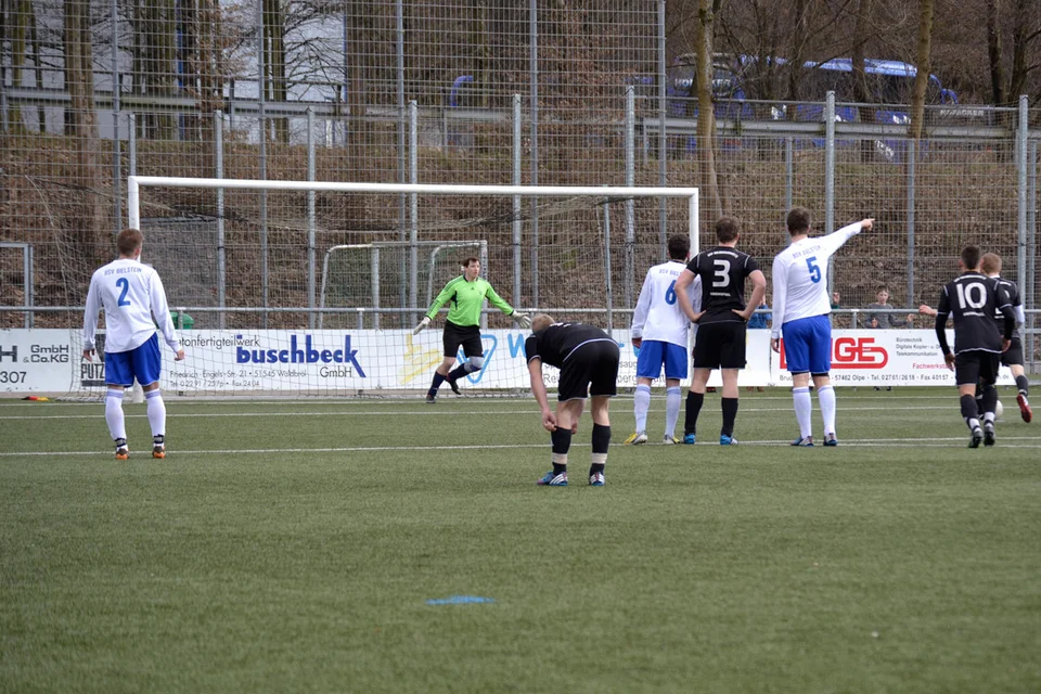Nach Foulspiel von Karim Lange gab es in der 60. Minute Elfmeter Nach Foulspiel von Karim Lange gab es in der 60. Minute Elfmeter