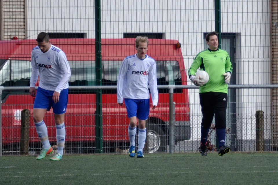 Wild, wild Geheimratsecken: der Wind setzte der Haarpracht einzelner Akteur verstärkt zu Wild, wild Geheimratsecken: der Wind setzte der Haarpracht einzelner Akteur verstärkt zu