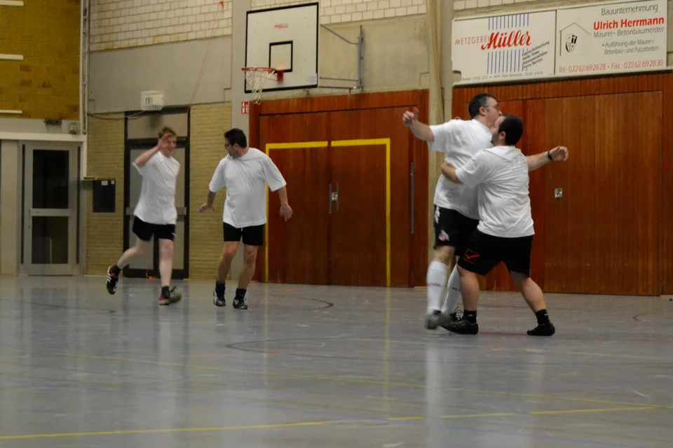 ... und ging kurz darauf sogar wieder selbst in Führung ... ... und ging kurz darauf sogar wieder selbst in Führung ...