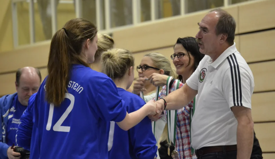 Die Mädchen konnten sich trotz des vierten Platzes als Siegerinnen fühlen, hatten sie die späteren Gewinnerinen doch zwischenzeitlich am Rande einer Niederlage Die Mädchen konnten sich trotz des vierten Platzes als Siegerinnen fühlen, hatten sie die späteren Gewinnerinen doch zwischenzeitlich am Rande einer Niederlage