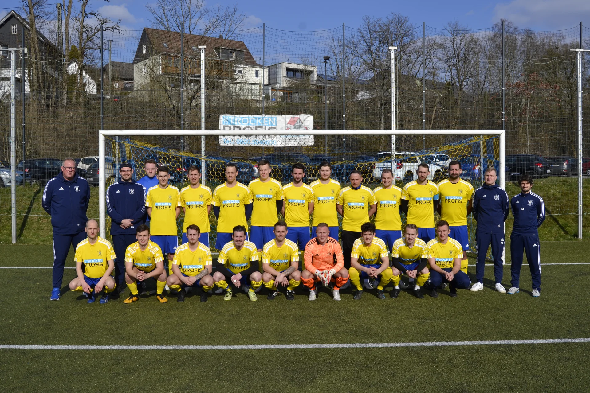 Die Erste Herren des BSV Bielstein bedankt sich bei den TROCKENPROFIS für die Trikotspende