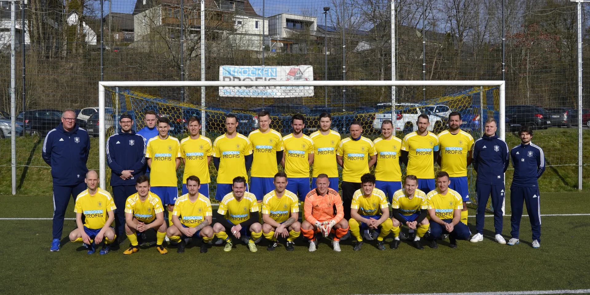 Die Erste Herren des BSV Bielstein bedankt sich bei den TROCKENPROFIS für die Trikotspende