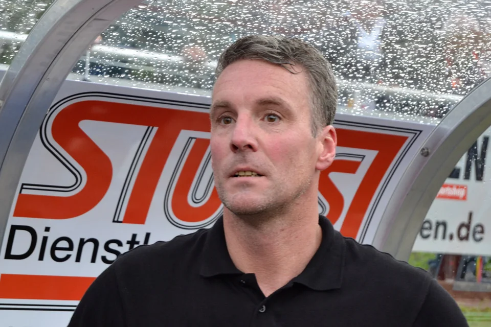 Große Erschrockenheit im Gesicht: Holger Schulte nach einer vergebenen Torchance seiner Mannschaft