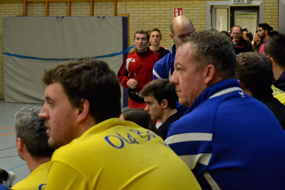 Interessierter Blick: Carsten Fricke und Thorsten Prangenberg verfolgen das Turniergeschehen Interessierter Blick: Carsten Fricke und Thorsten Prangenberg verfolgen das Turniergeschehen