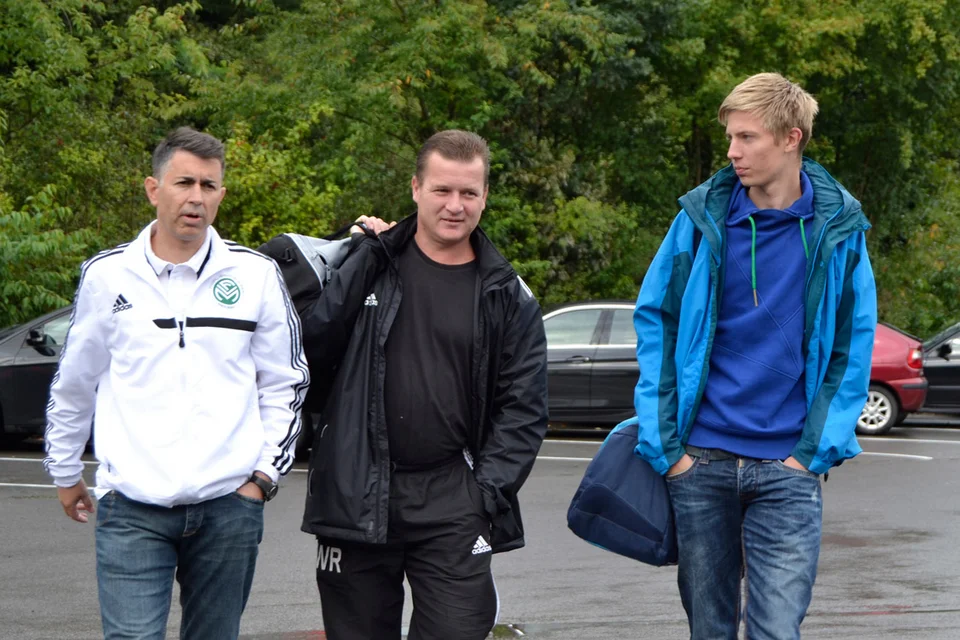 Zusammen mit dem FC kam auch das Schiedsrichtergespann in Bielstein an